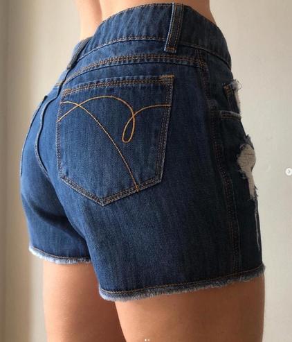Short jeans bolso bordado filigrana